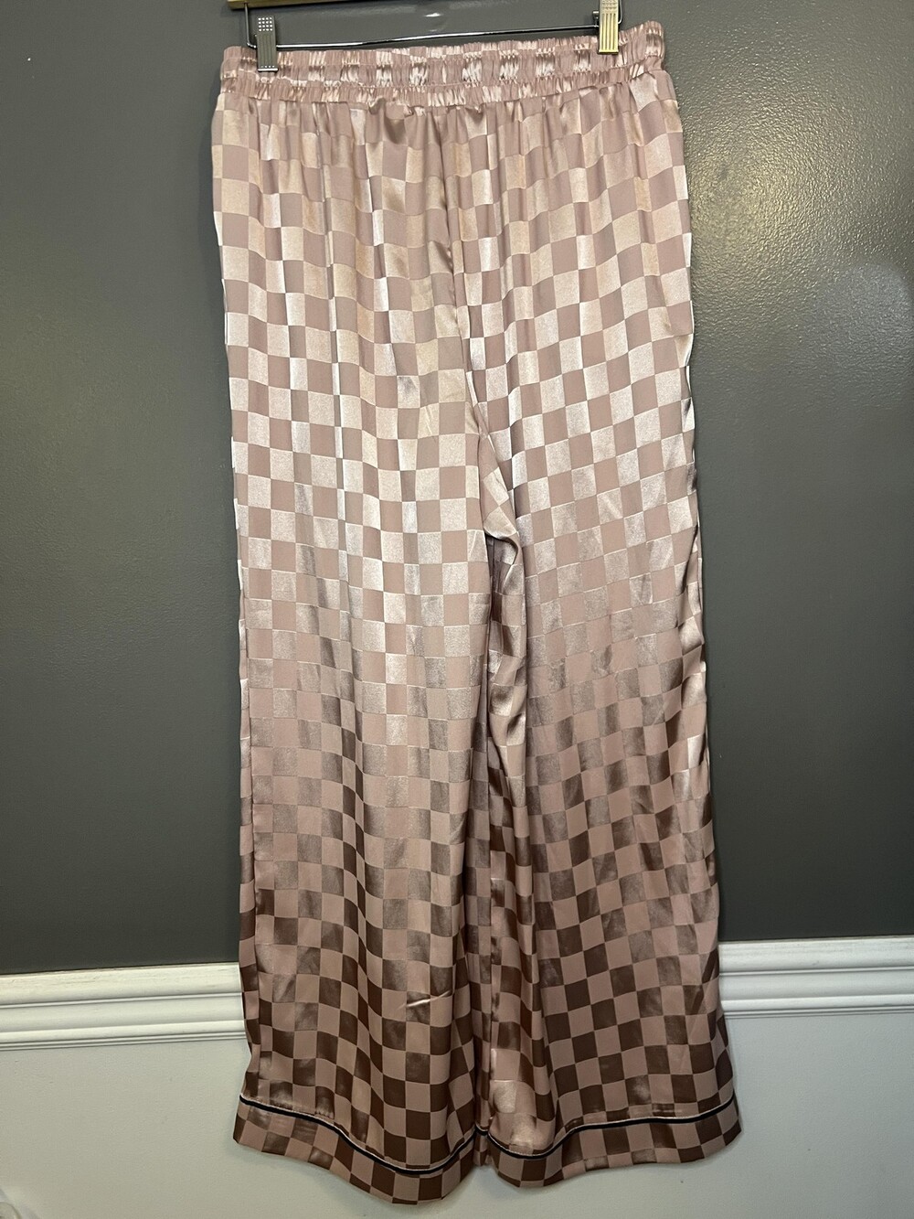 BCBGMAXAZRIA Pajama Set Womens Large Pink Satin Checkered Lounge Sleepwear - Picture 12 of 15